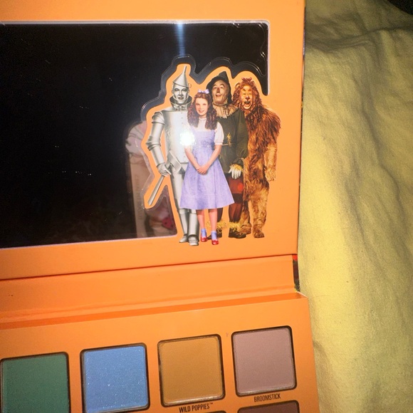 BRAND NEW Kylie Cosmetics x The Wizard of Oz Eyeshadow Palette (Super Rare) - Picture 7 of 9
